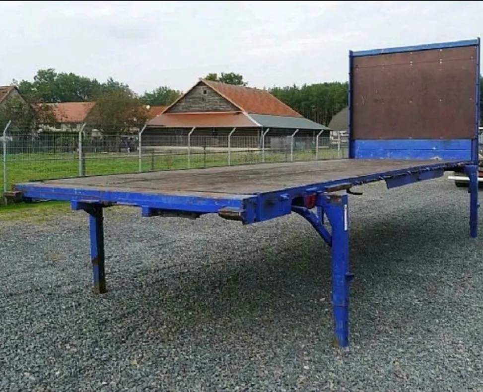Wechselbrücke oder Container im Bestand von DP Container